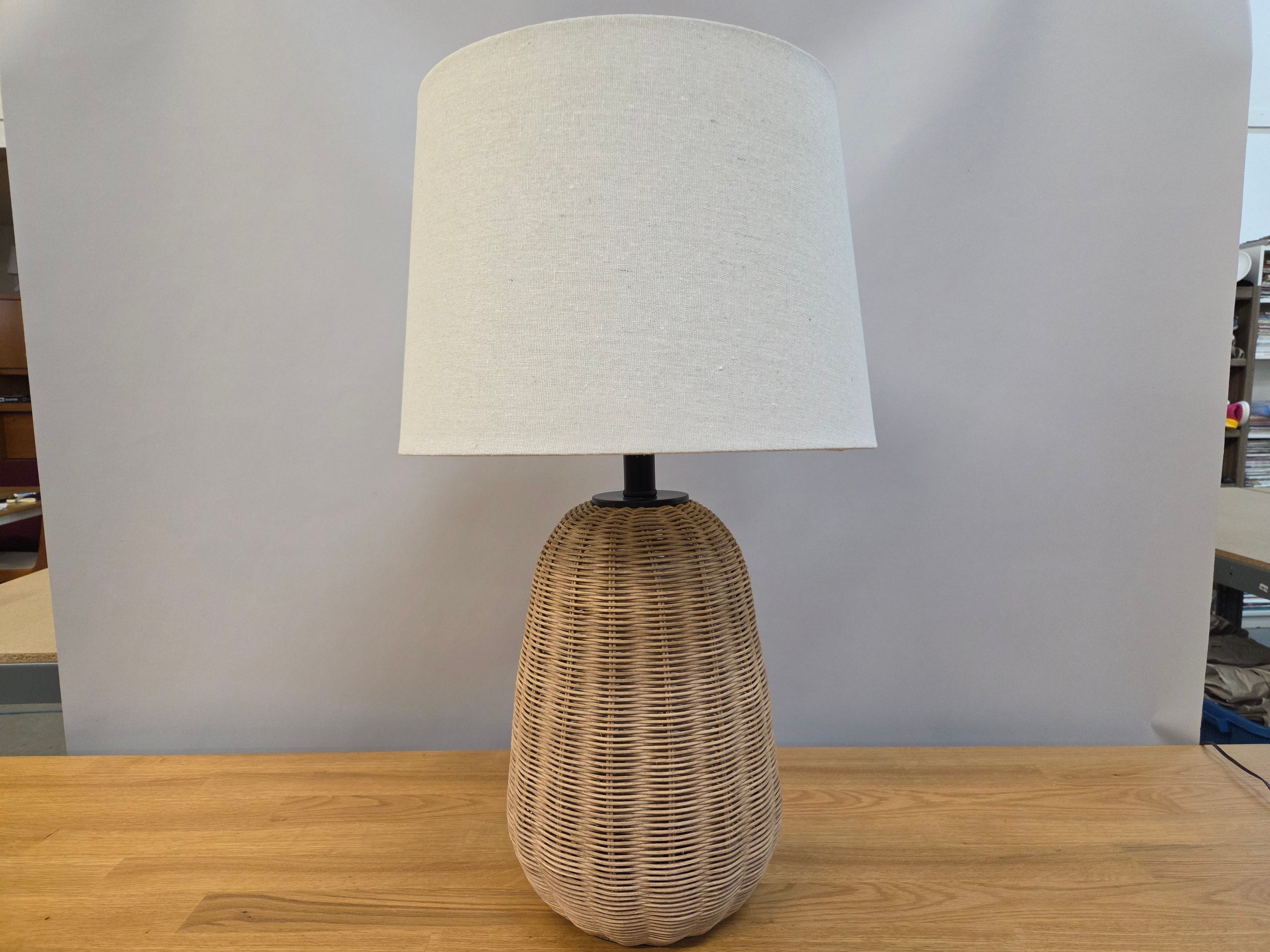 Woven Rattan Oval Table Lamp