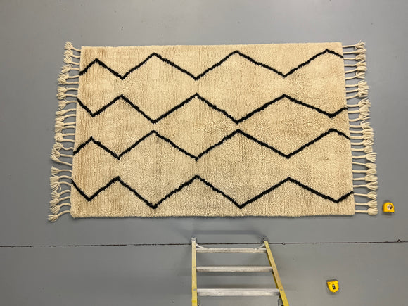 Wool Rug with Tassles - 95x60