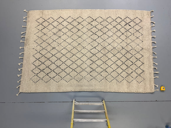 Neutral Diamond Rug - 110x72