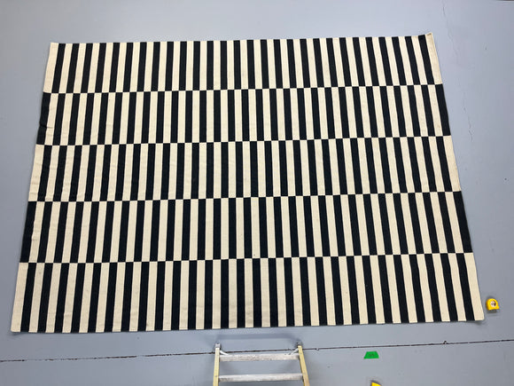 Black and White Rug - 138x98