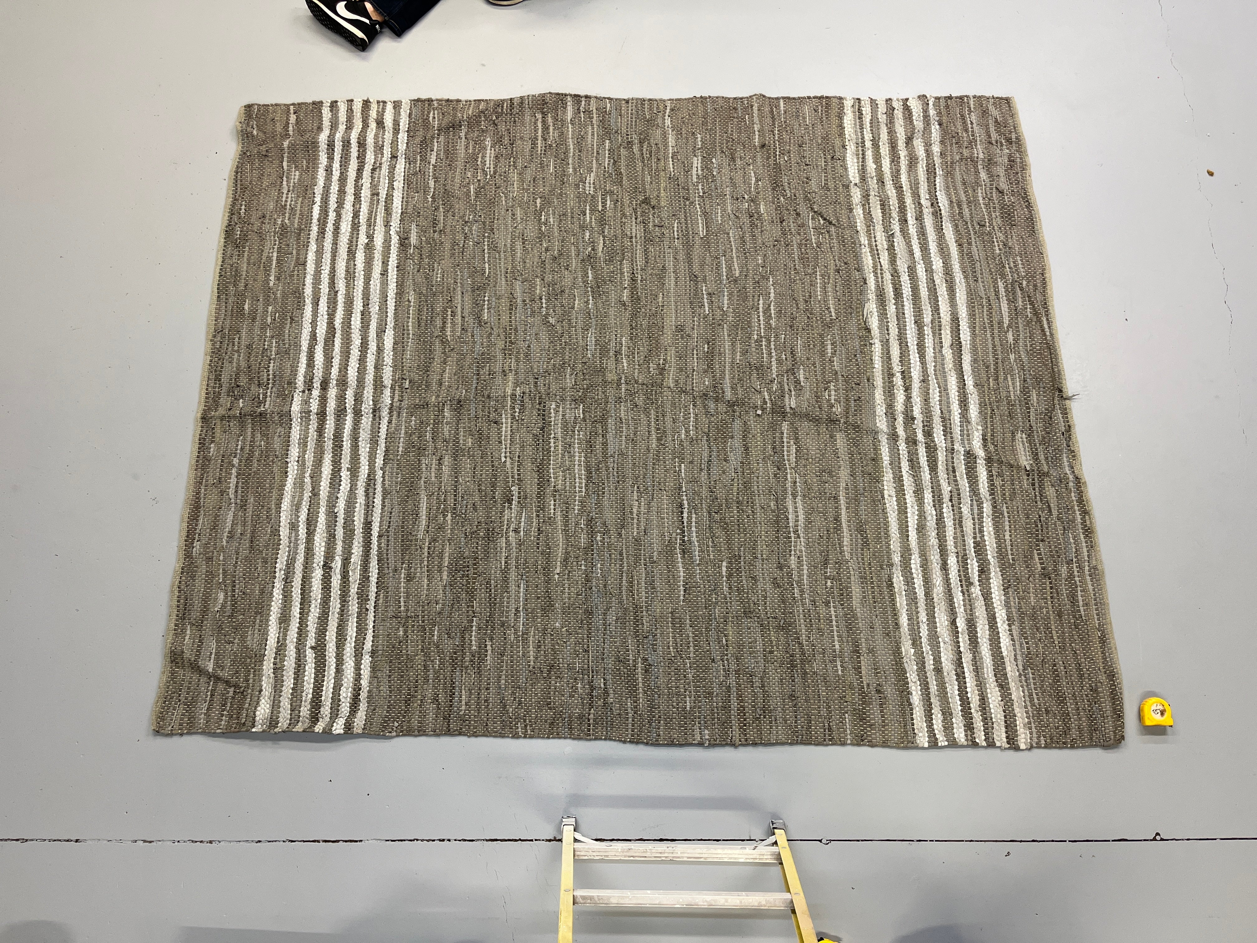 Grey Textured Rug - 111x88