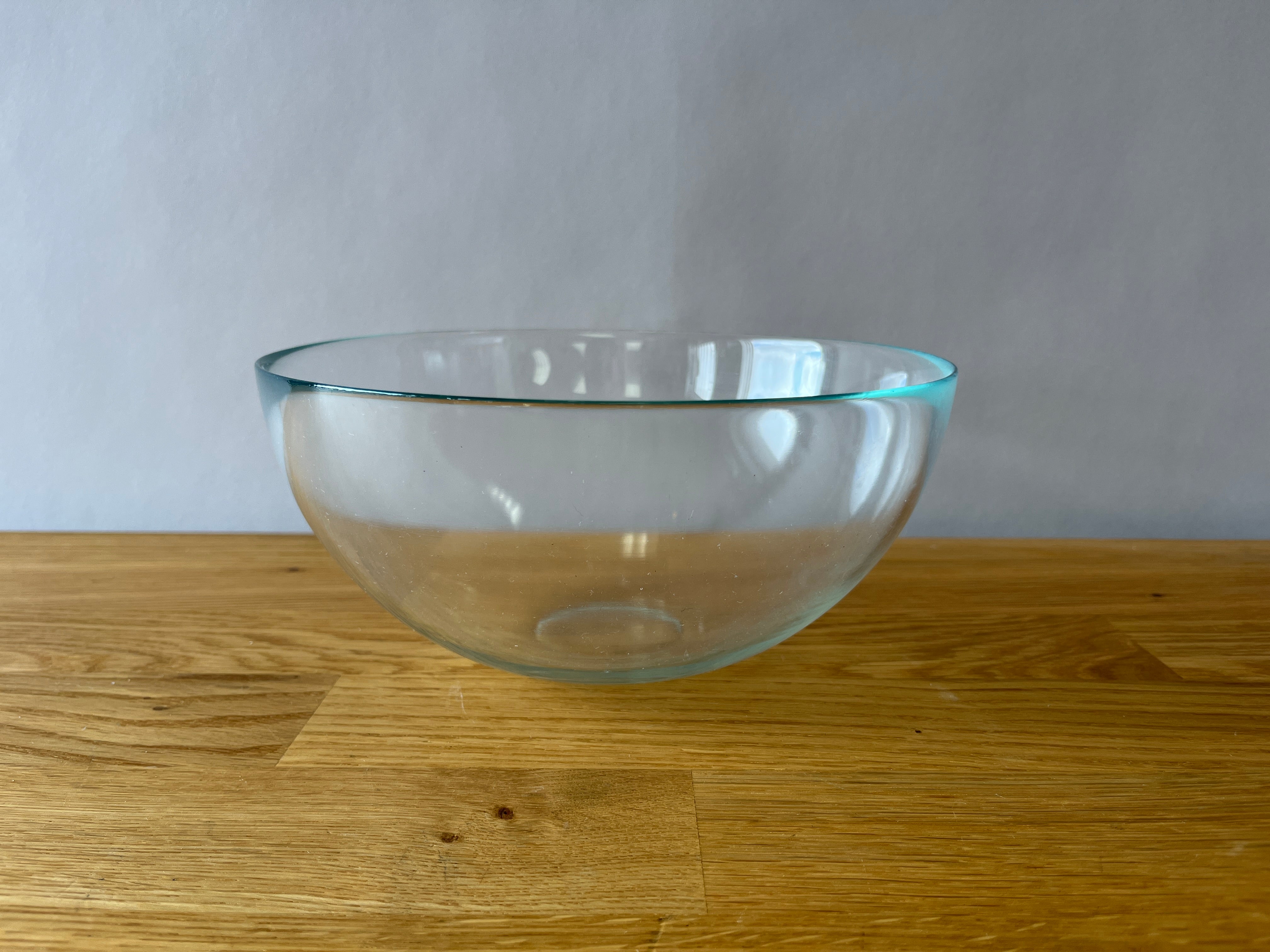Glass bowl