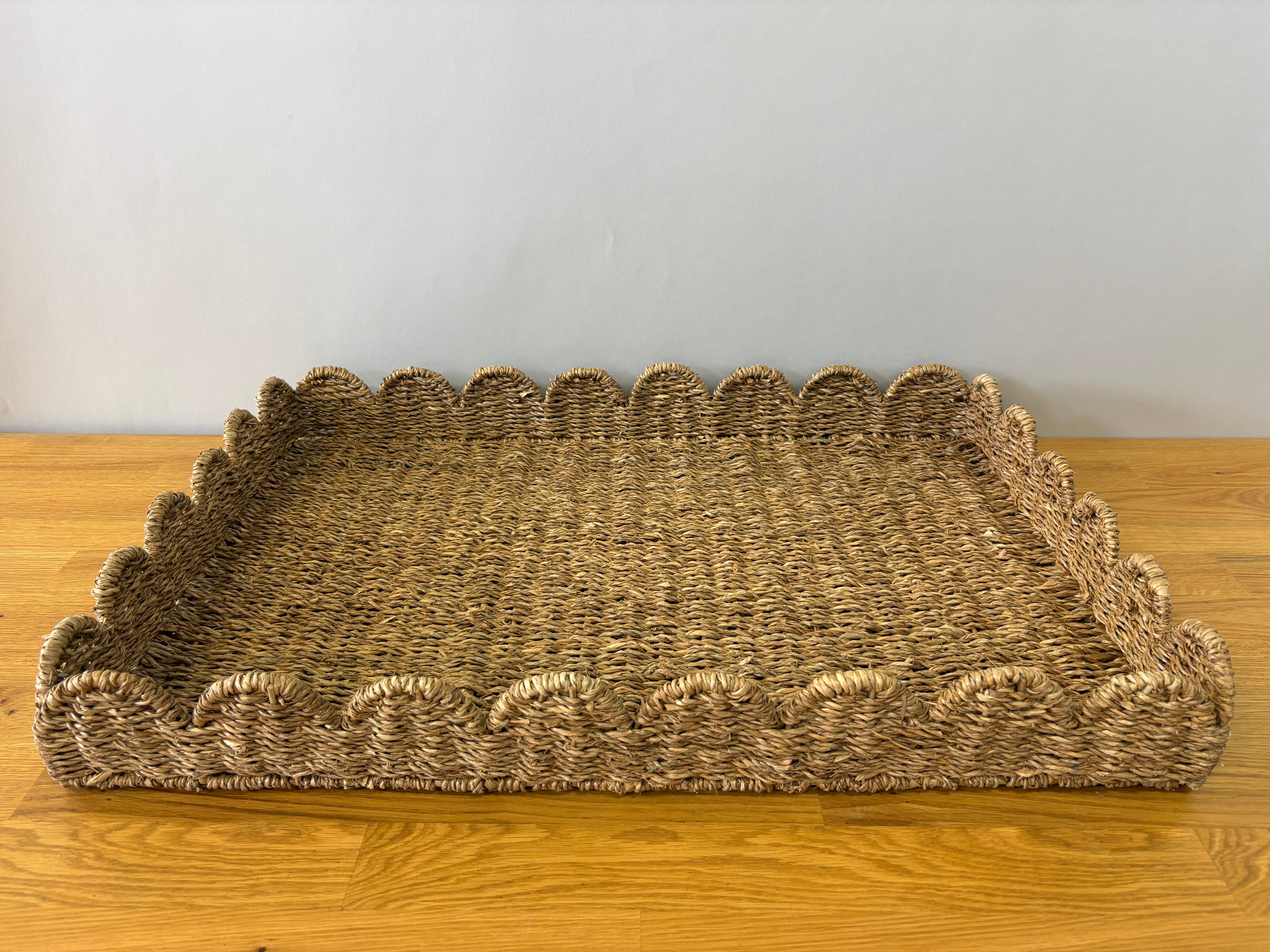Scallop Woven Tray