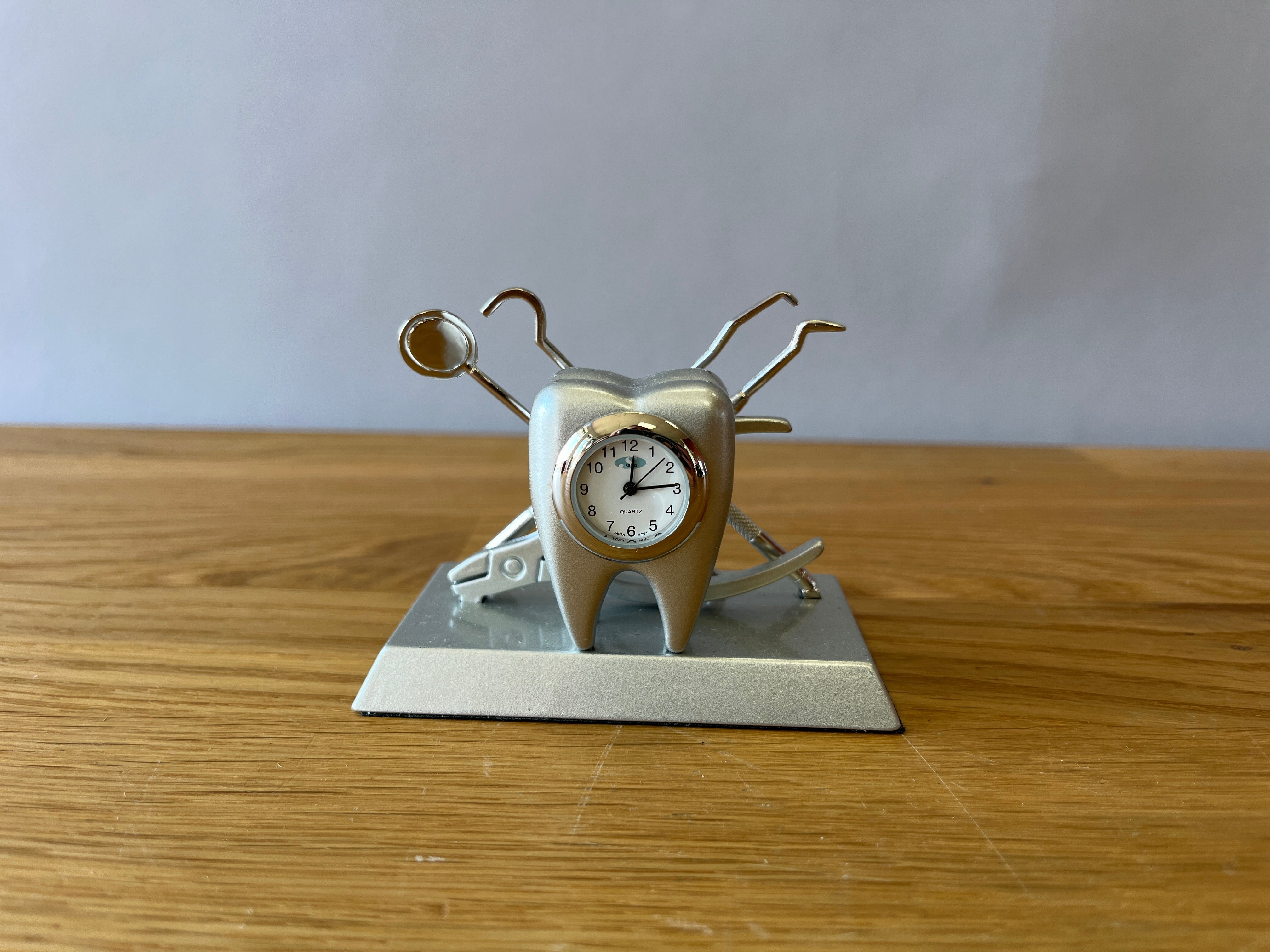 Dentist Themed Clock