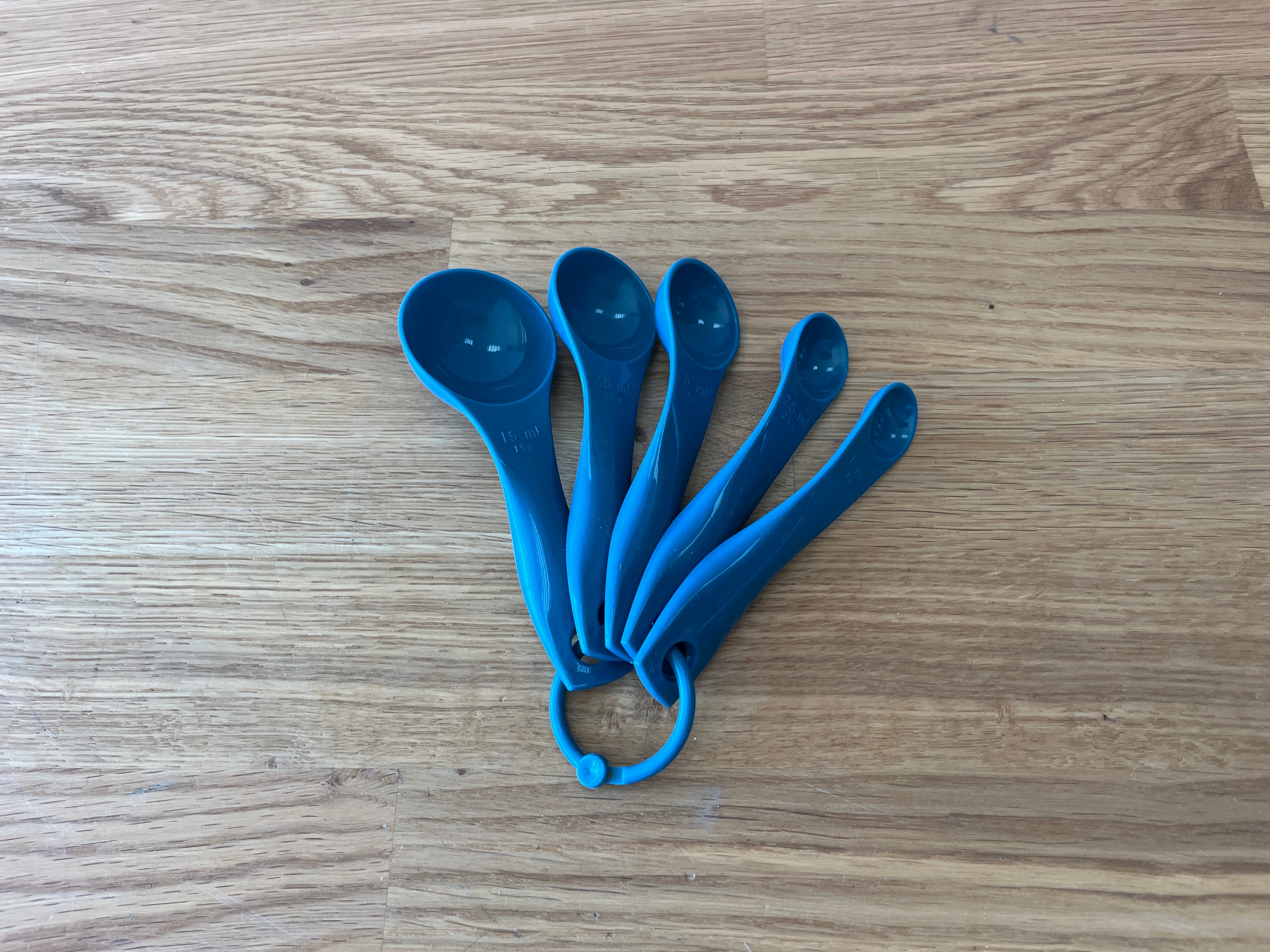 Blue measuring spoon set