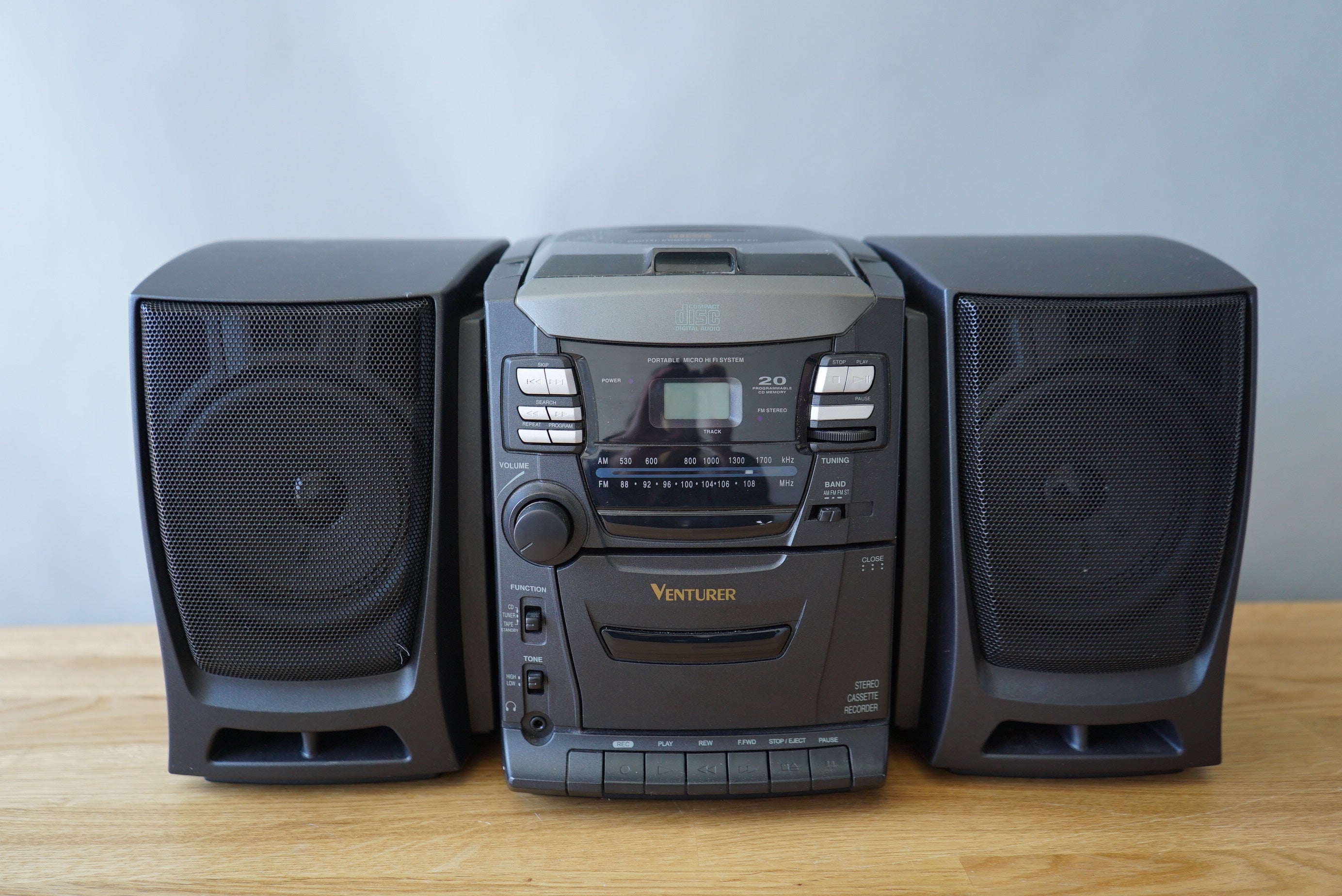Stereo with Speakers